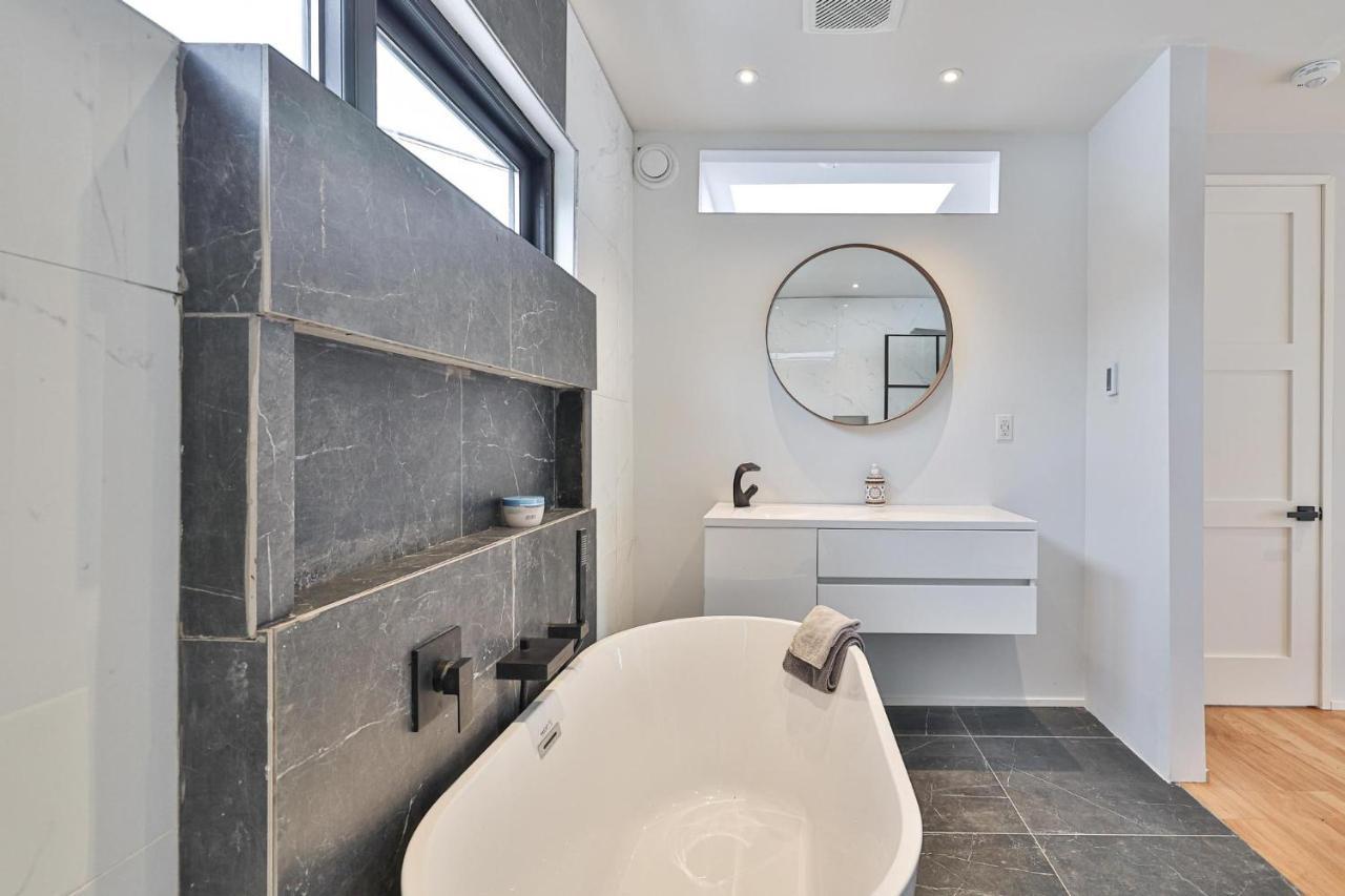 New Modern 1400 Sq Ft Coach House Near Everything Toronto Exteriér fotografie