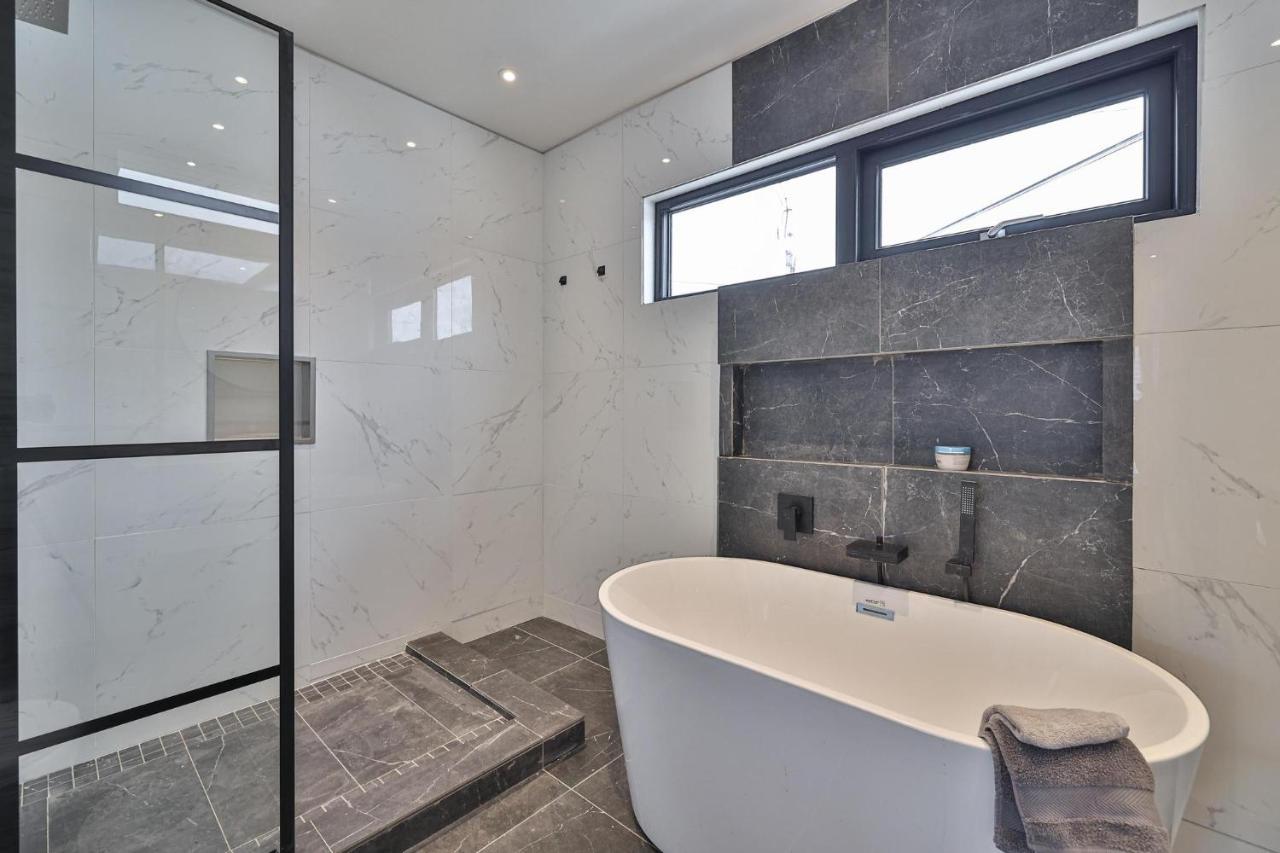 New Modern 1400 Sq Ft Coach House Near Everything Toronto Exteriér fotografie